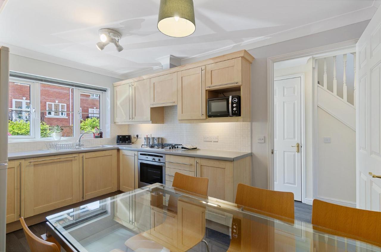 4Br Townhouse Wbalcony Free Parking Fast Wi-Fi Villa NWI Dış mekan fotoğraf