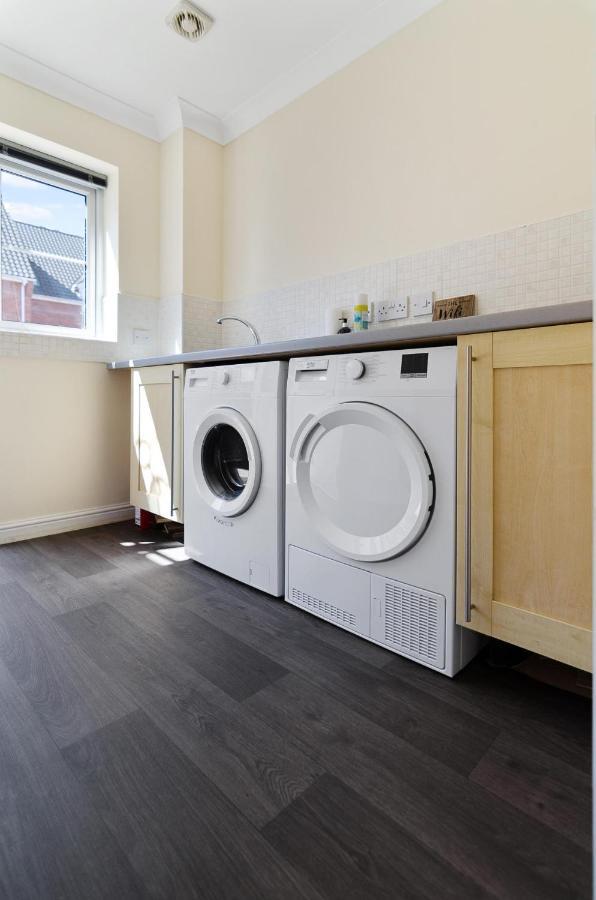 4Br Townhouse Wbalcony Free Parking Fast Wi-Fi Villa NWI Dış mekan fotoğraf